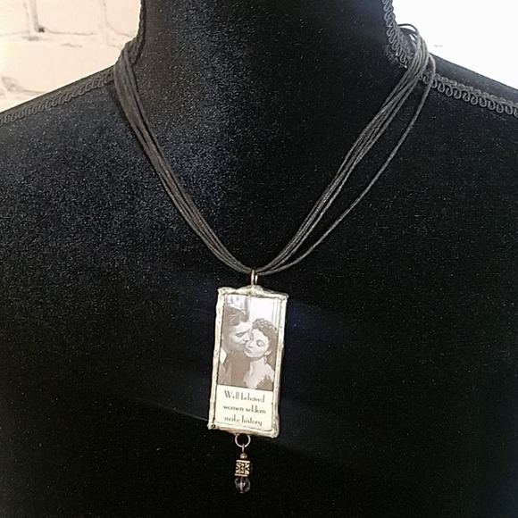 VINTAGE glass framed HISTORY necklace - Picture 1 of 4